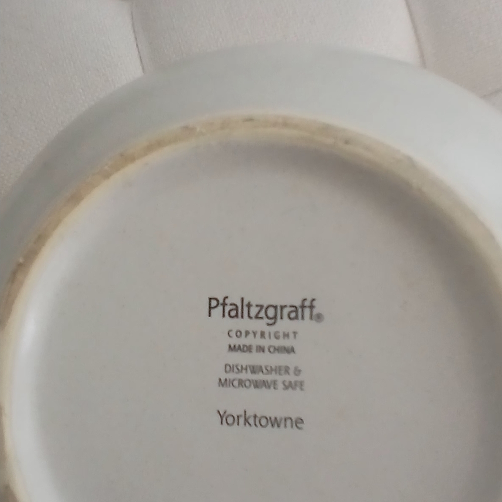 Pfaltzgraff Yorktowne Farmhouse Mixing Bowl with Blue Floral Design - Picture 5 of 7